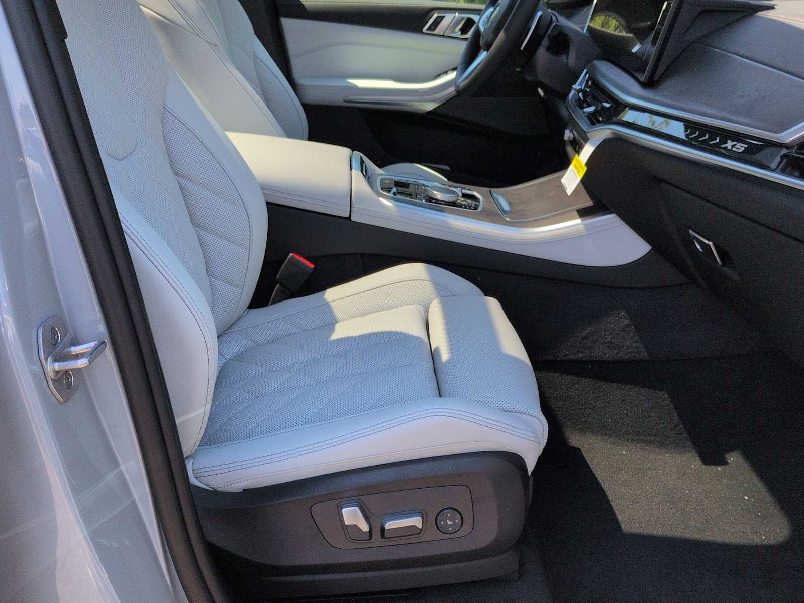 Thumbnail: 2026 BMW X5 - 24