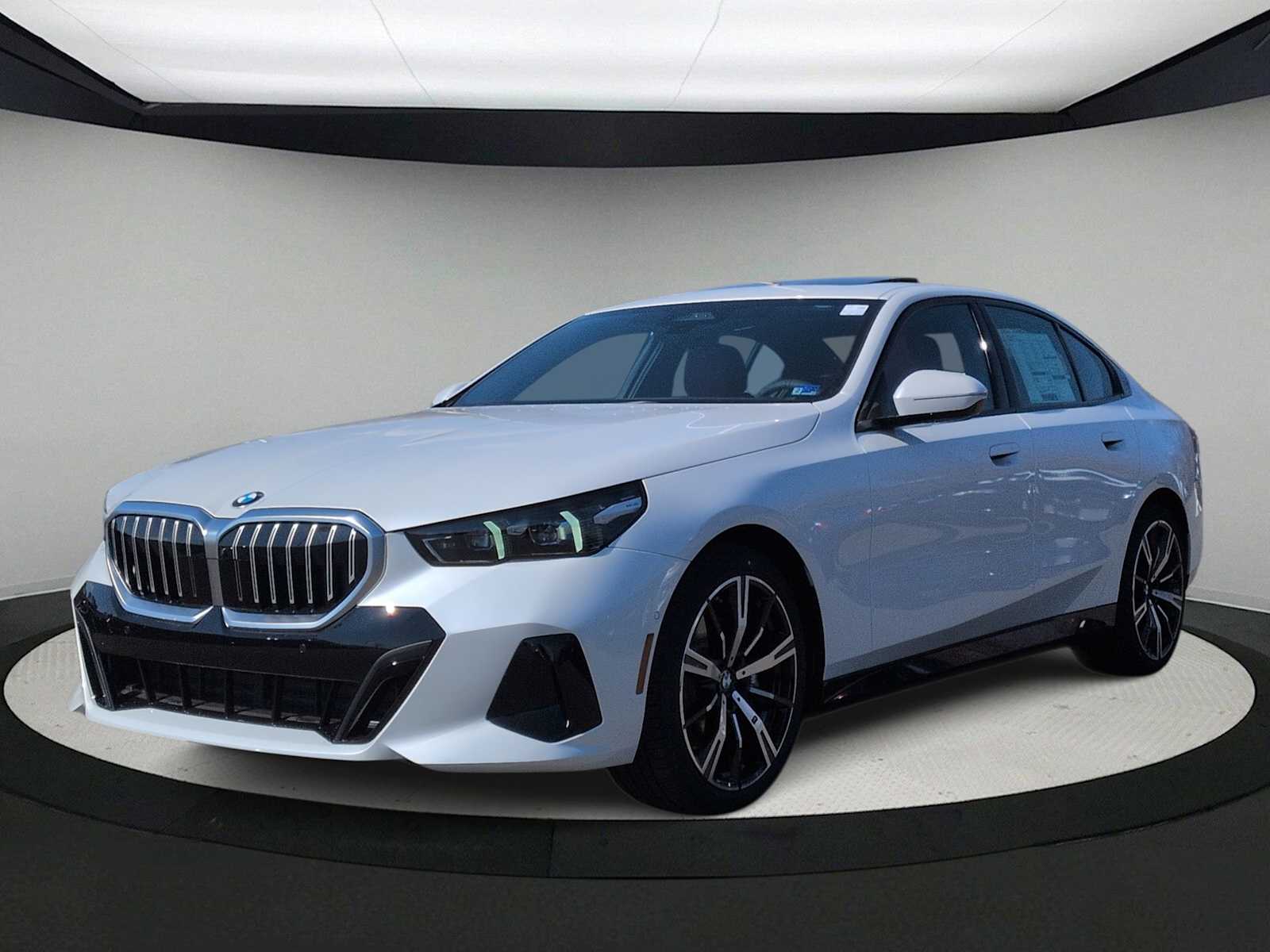 Thumbnail: 2026 BMW 5 Series - 4