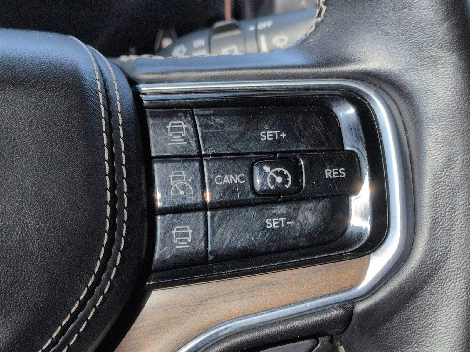 Thumbnail: 2023 Jeep Grand Wagoneer - 27