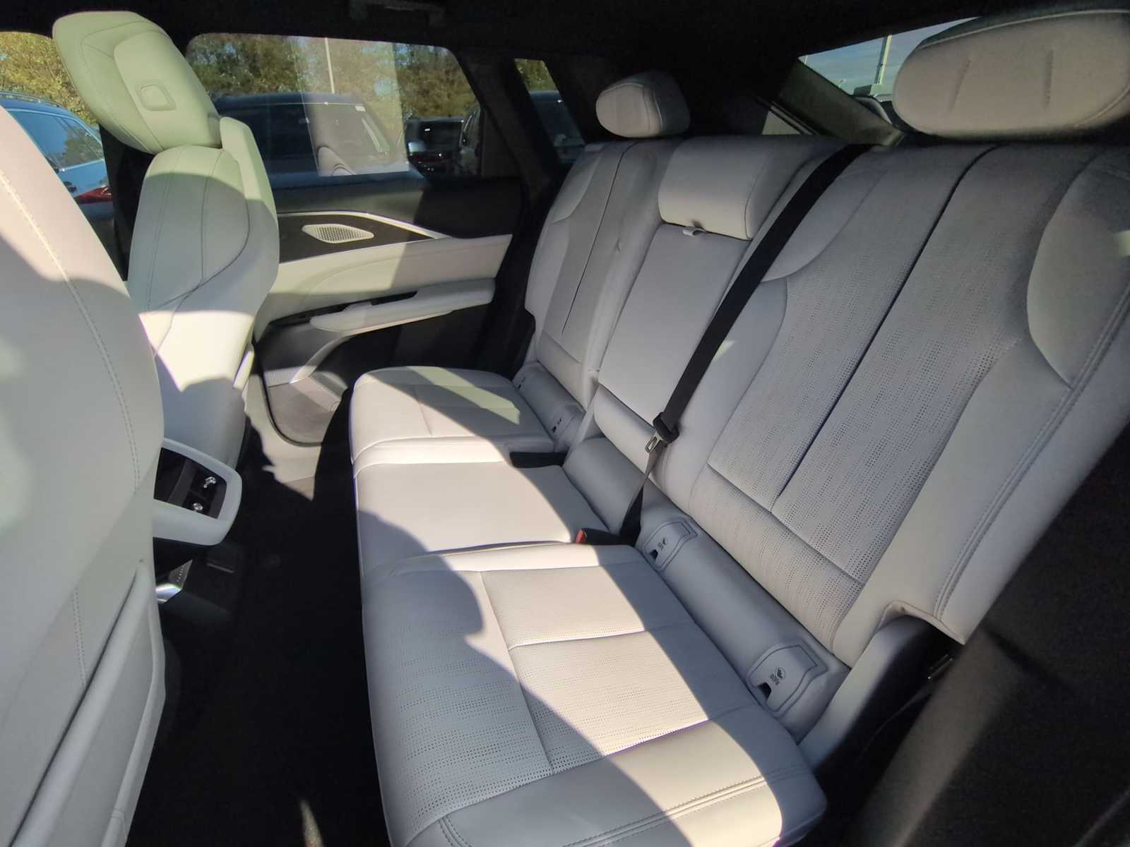 Thumbnail: 2024 Cadillac Lyriq - 21