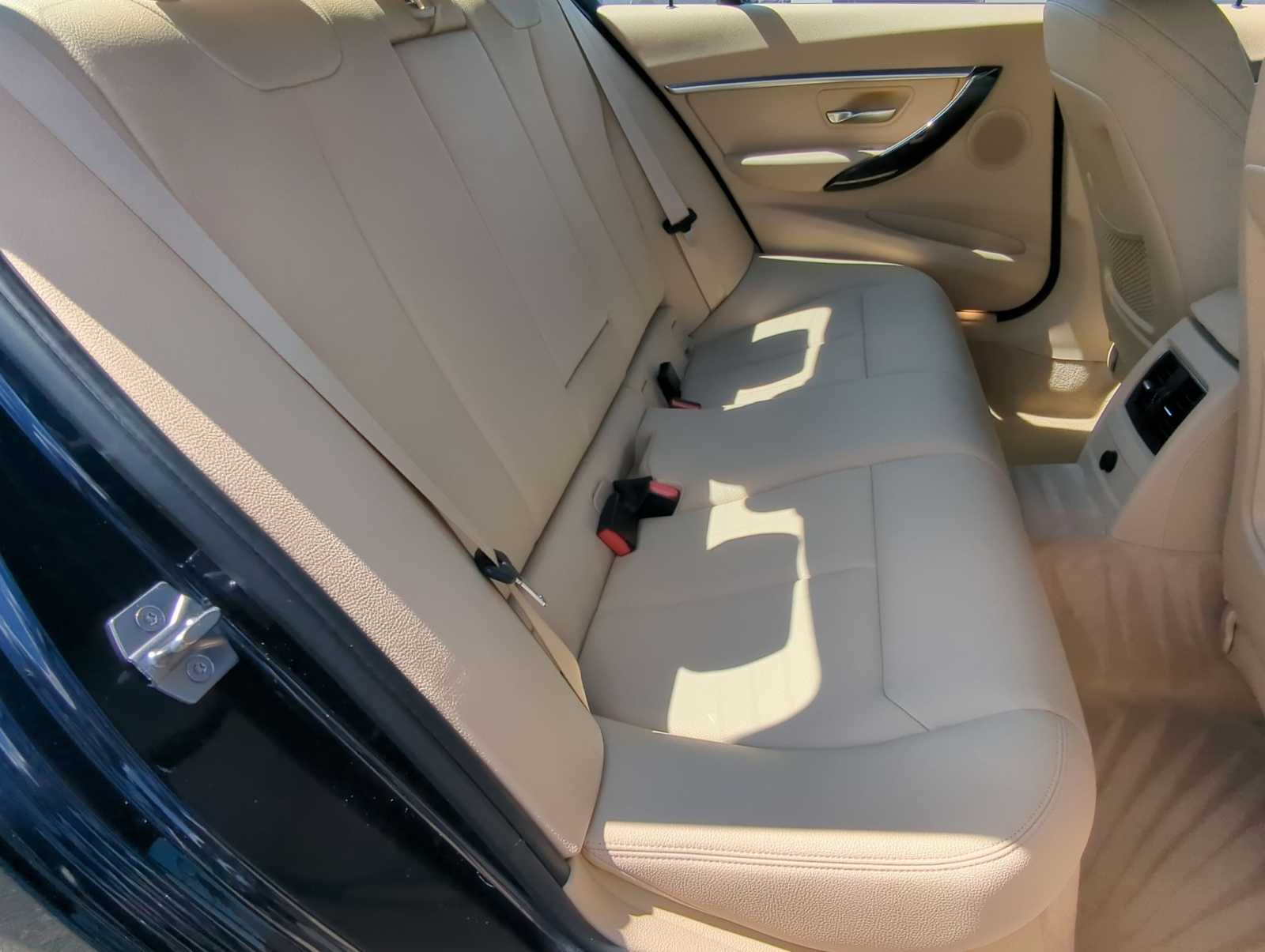 Thumbnail: 2016 BMW 3 Series - 22