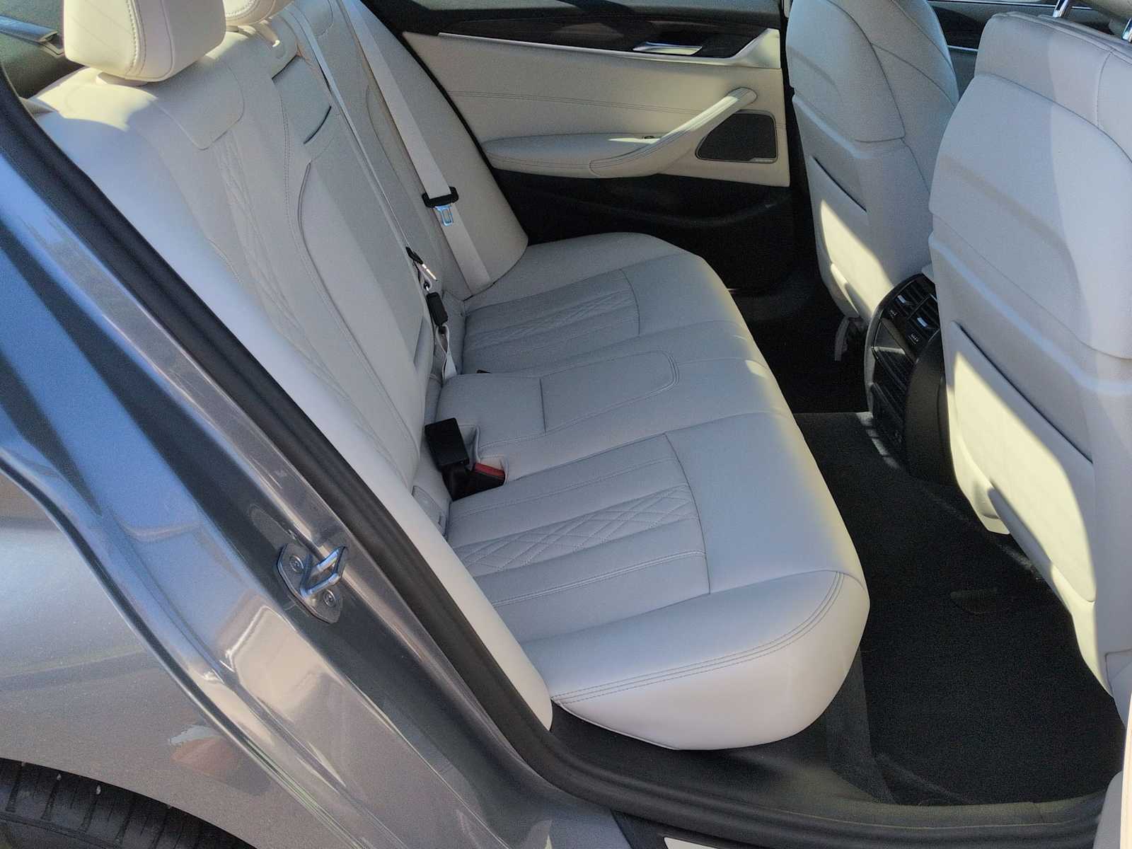Thumbnail: 2023 BMW 5 Series - 22