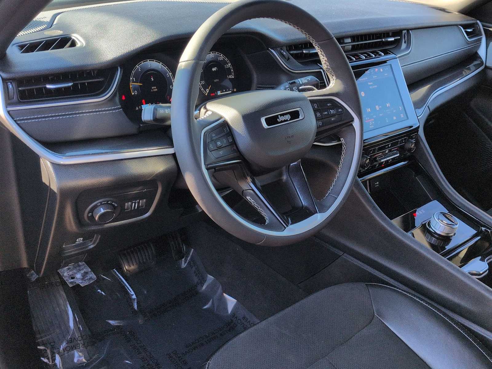 Thumbnail: 2023 Jeep Grand Cherokee - 14