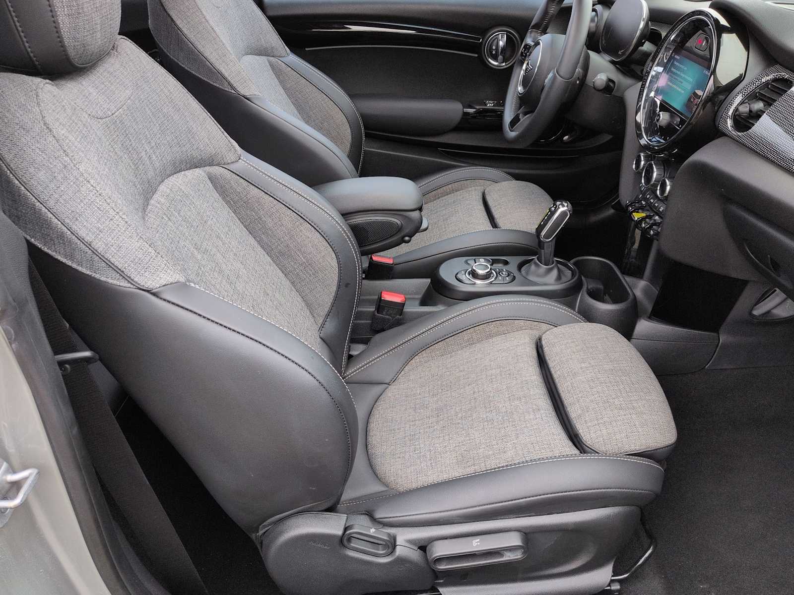 Thumbnail: 2023 MINI Cooper Hardtop - 24