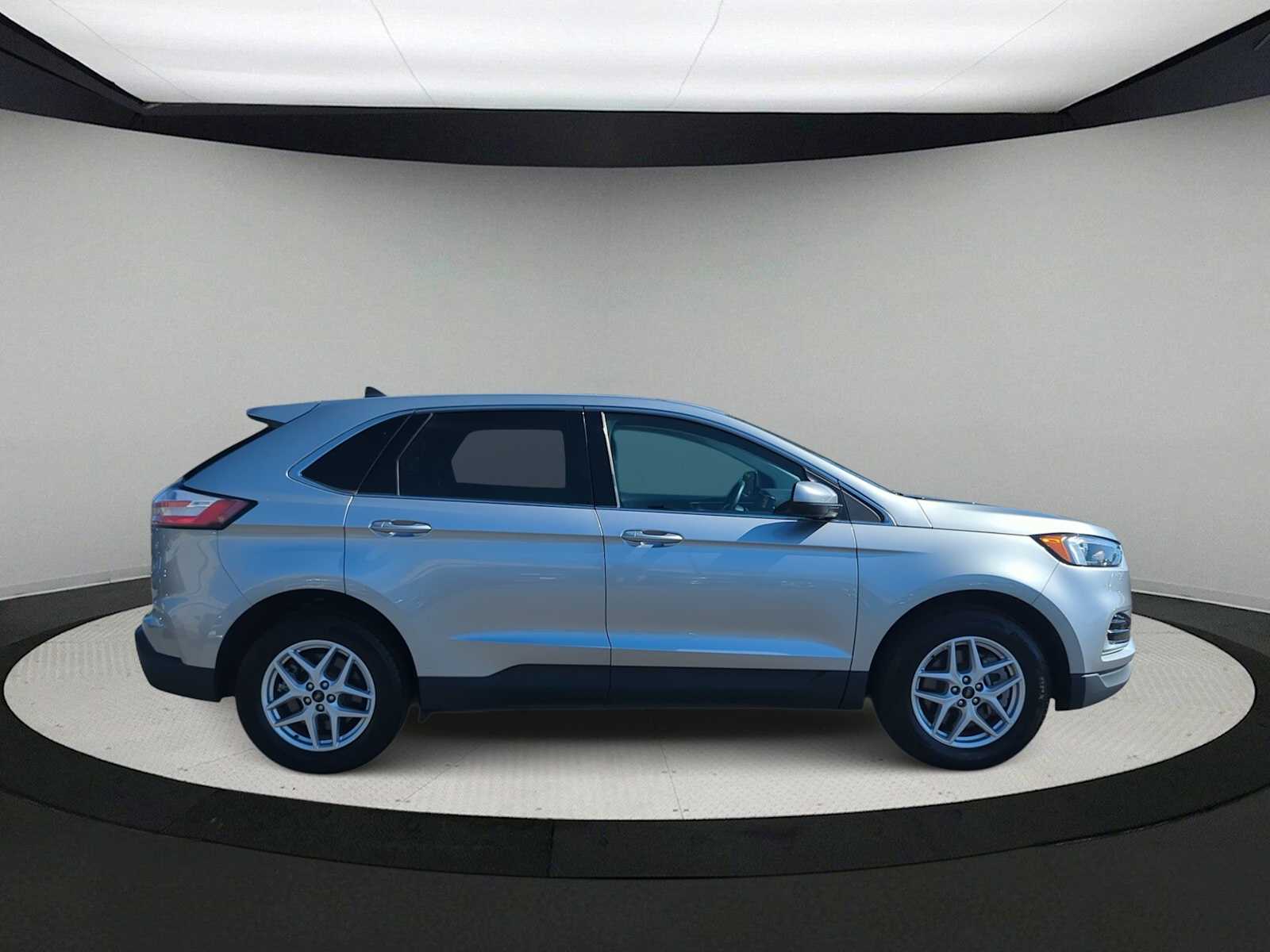 Thumbnail: 2023 Ford Edge - 9