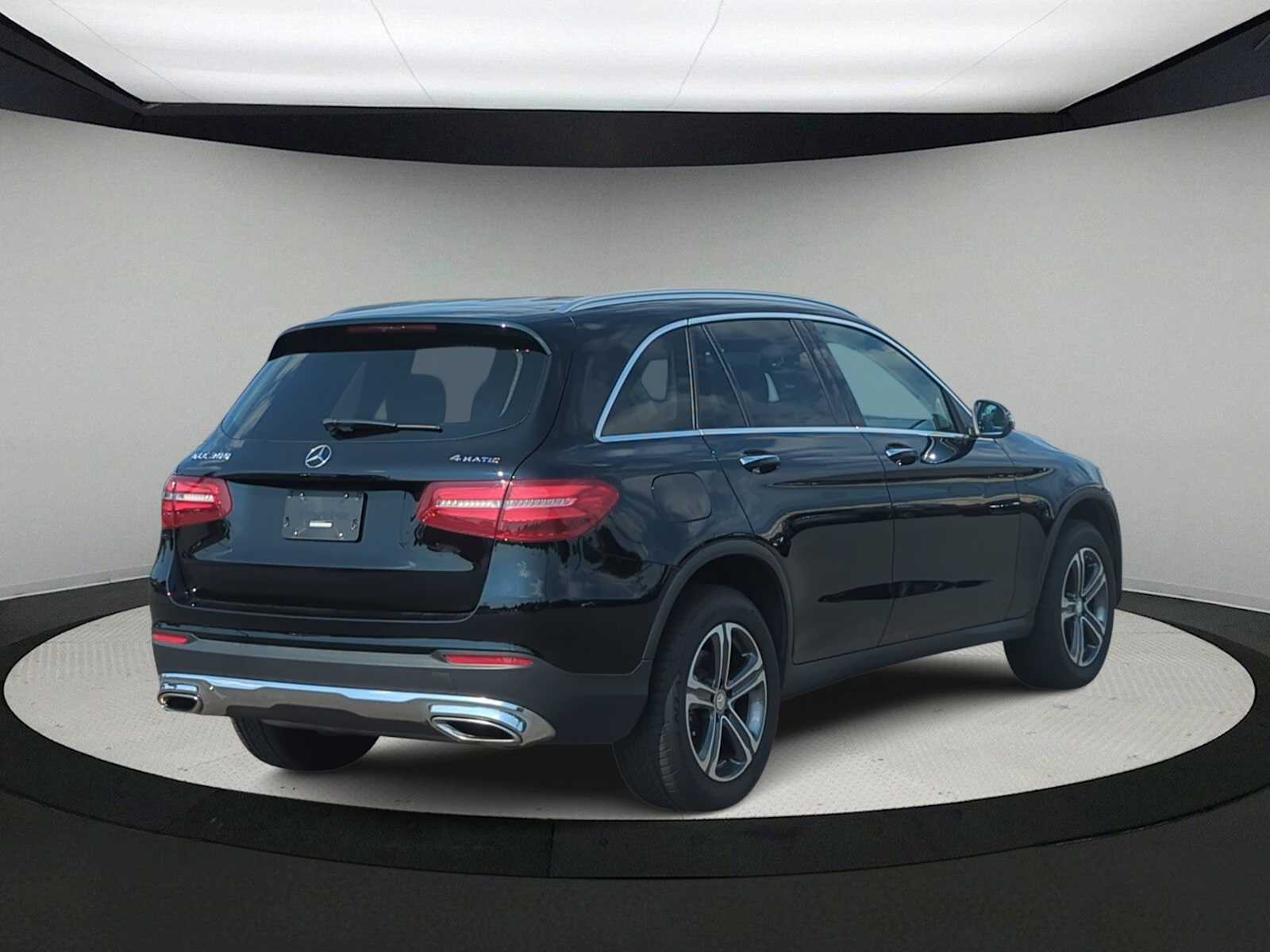 Thumbnail: 2016 Mercedes-Benz GLC - 8