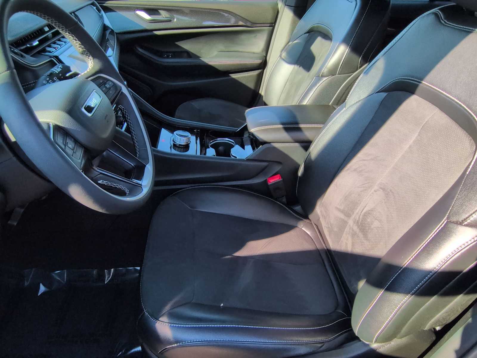 Thumbnail: 2023 Jeep Grand Cherokee - 9