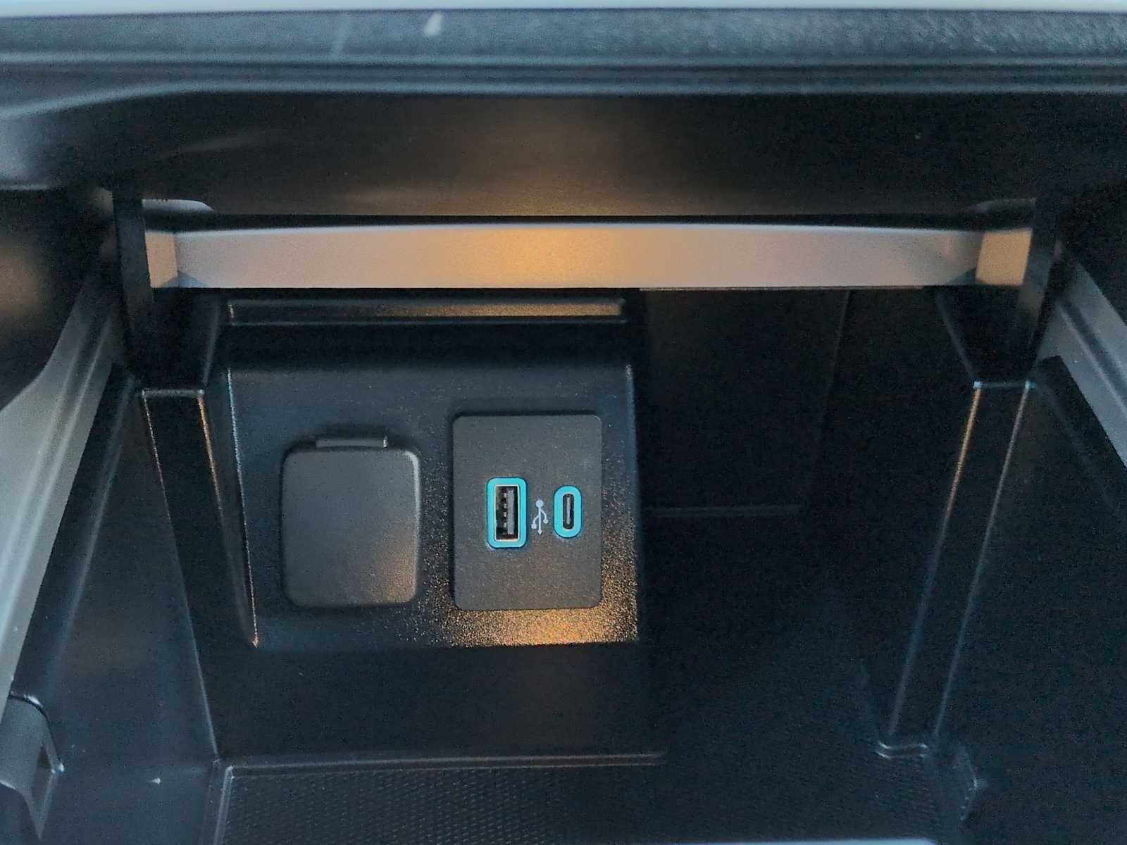 Thumbnail: 2020 Ford Explorer - 34