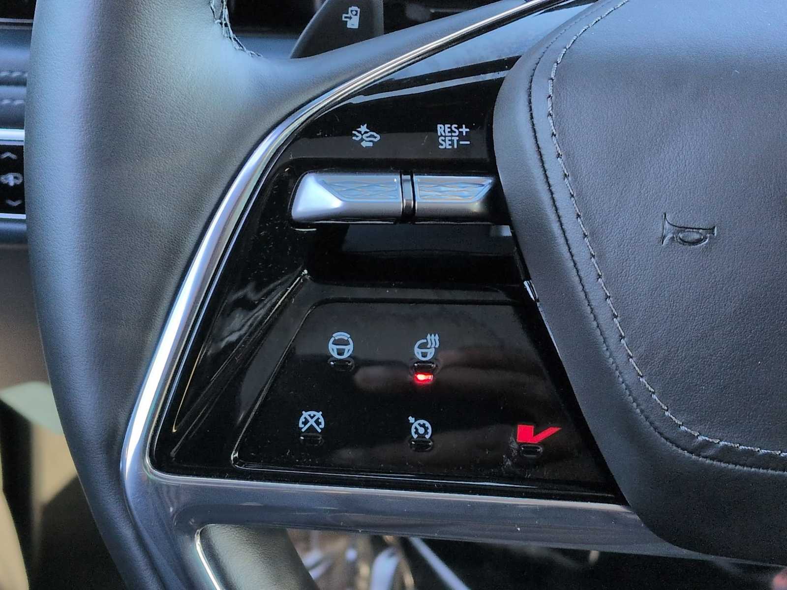 Thumbnail: 2025 Cadillac Escalade IQ - 25