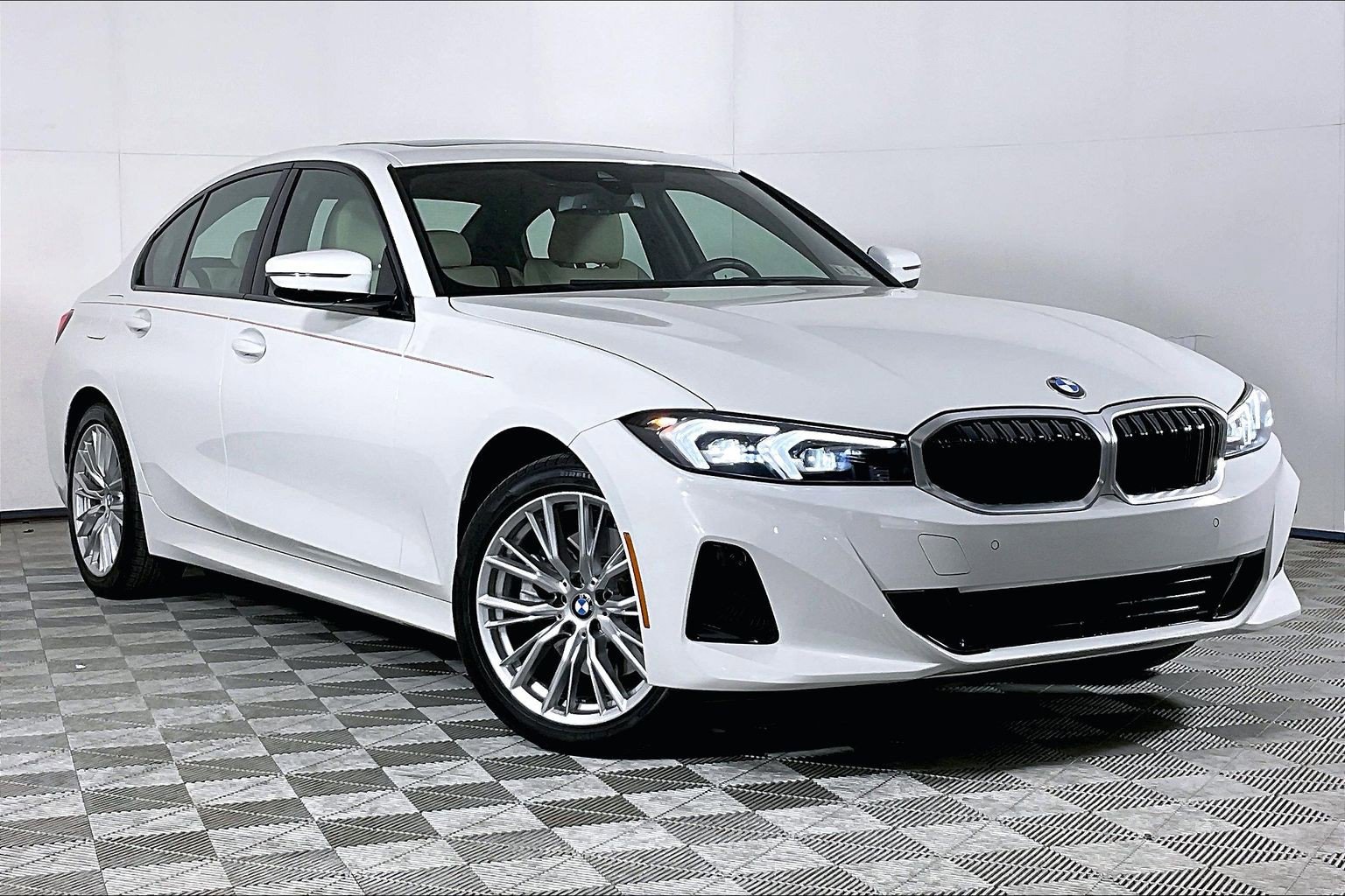 2023 BMW 3 Series 330i xDrive Sedan's photo