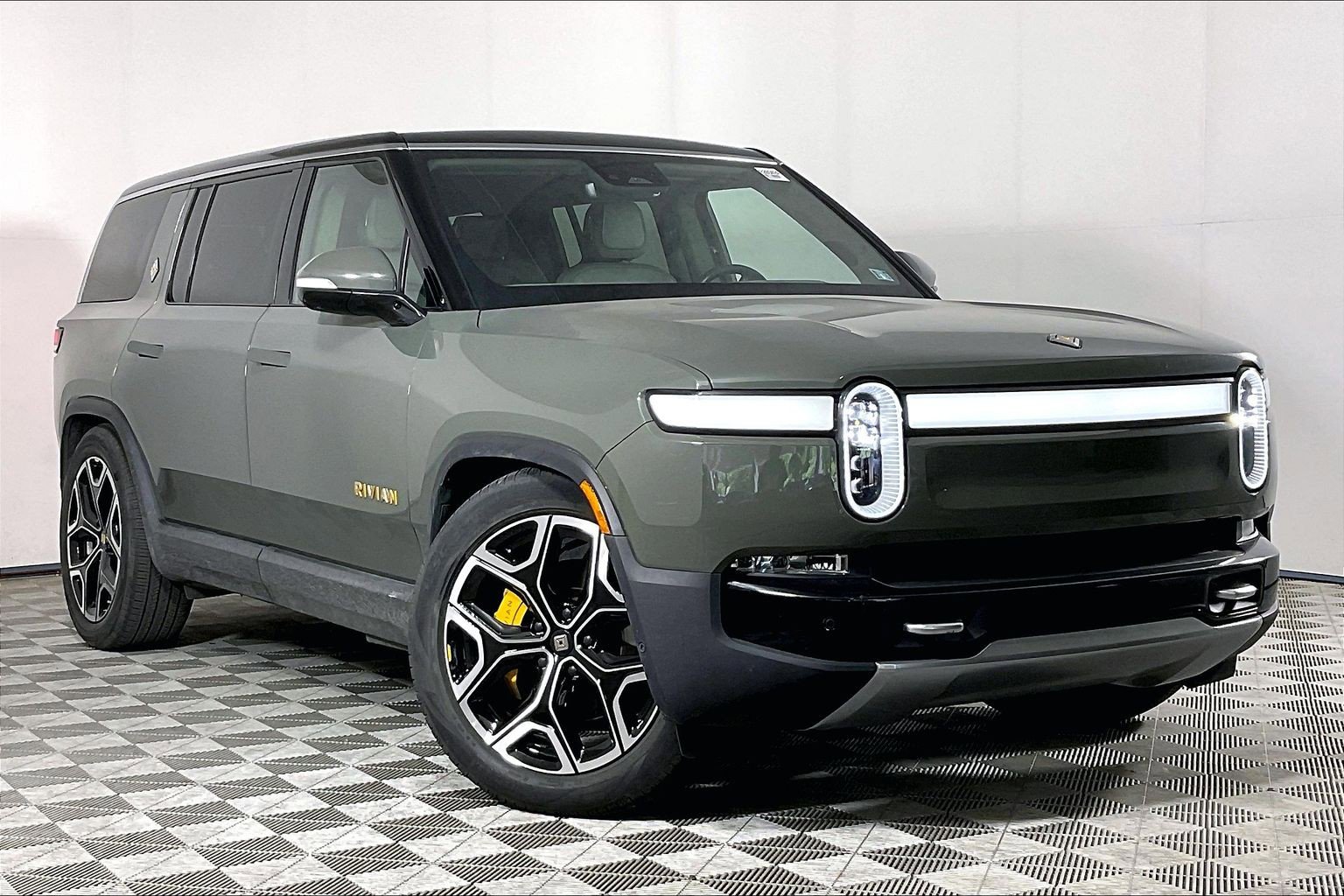 2023 Rivian R1S Adventure Quad-Motor Large Pack's photo