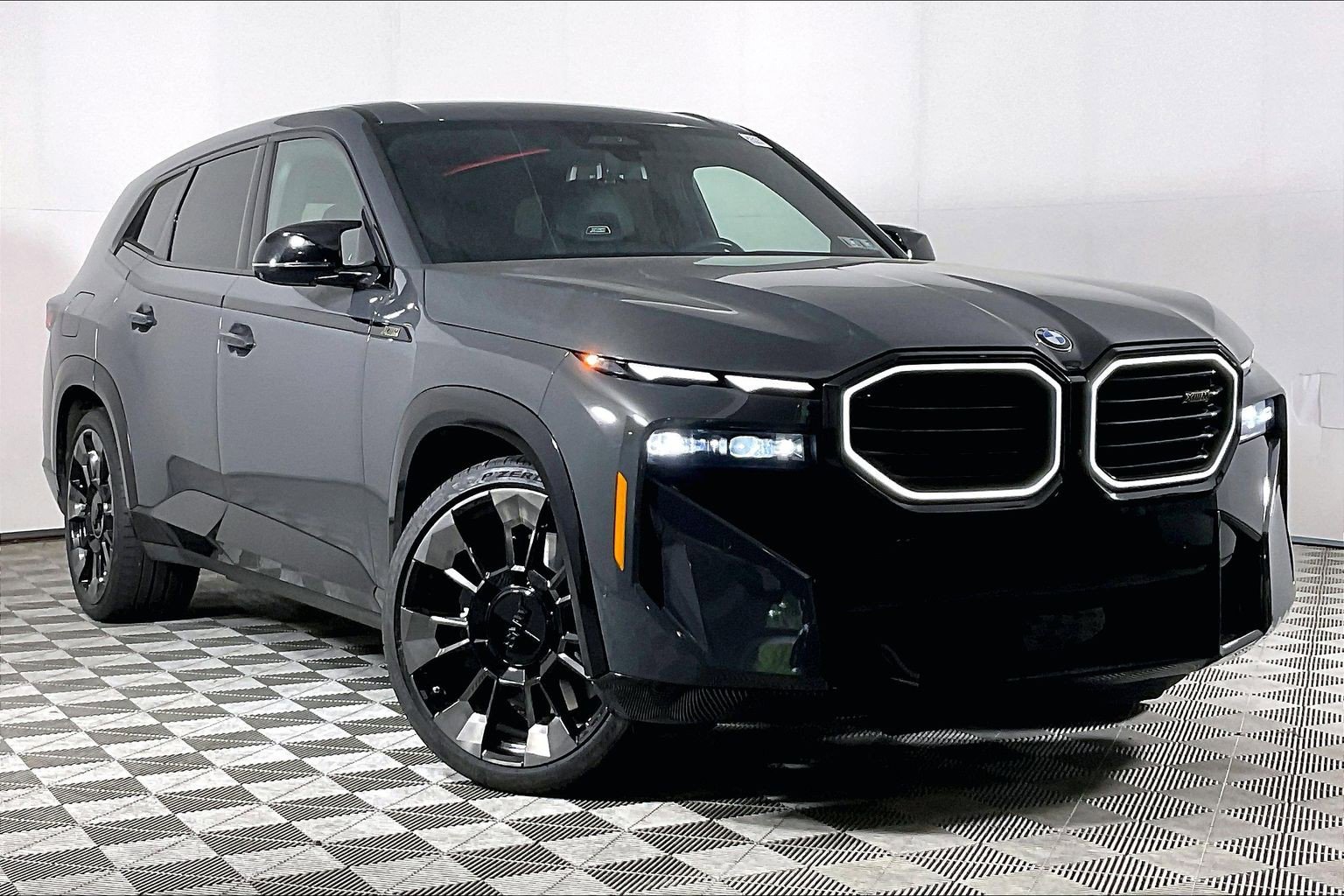 2023 BMW XM -'s photo