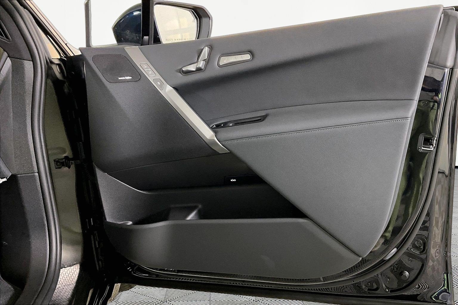 2026 BMW iX 60 - Photo 22