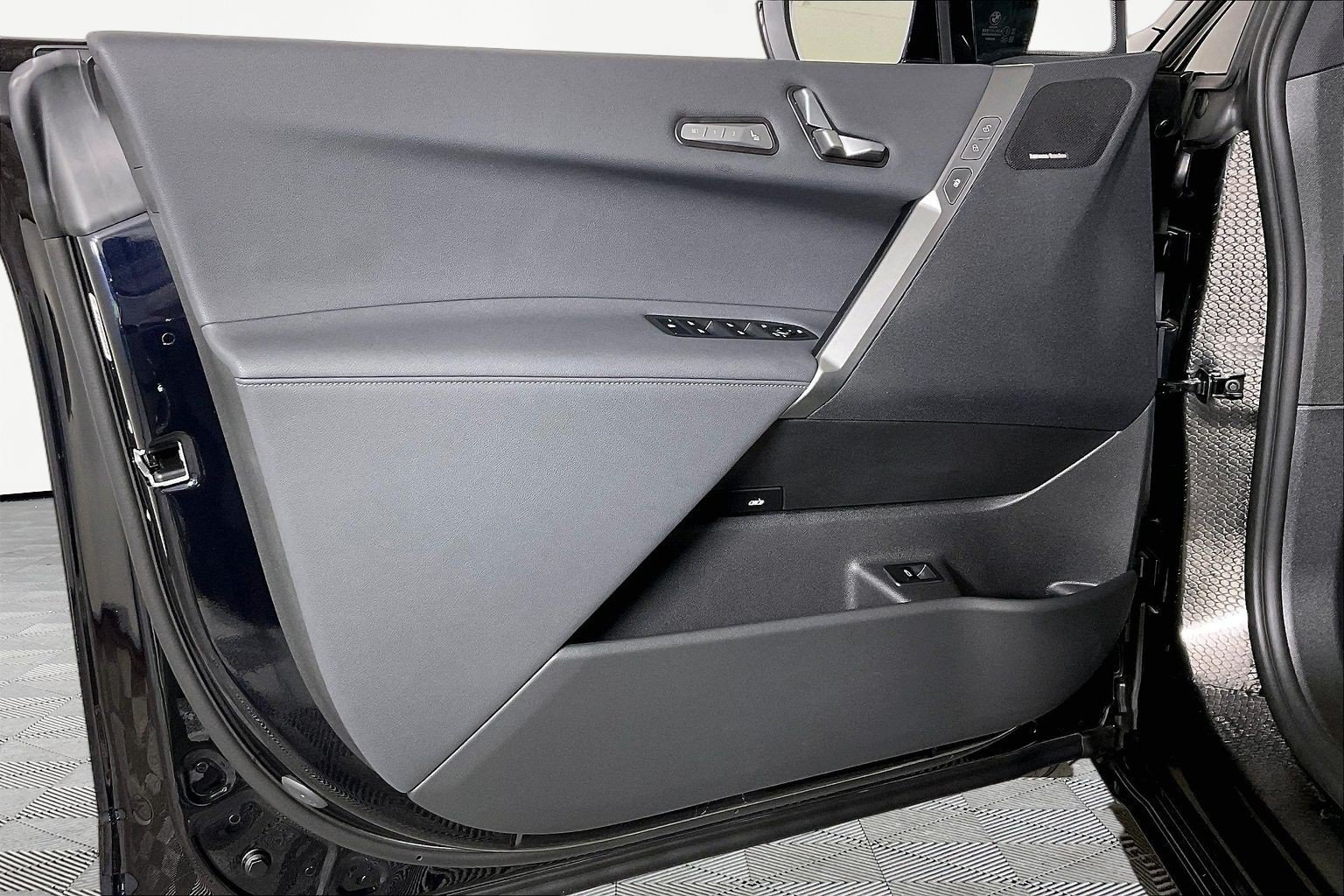 2026 BMW iX 60 - Photo 21