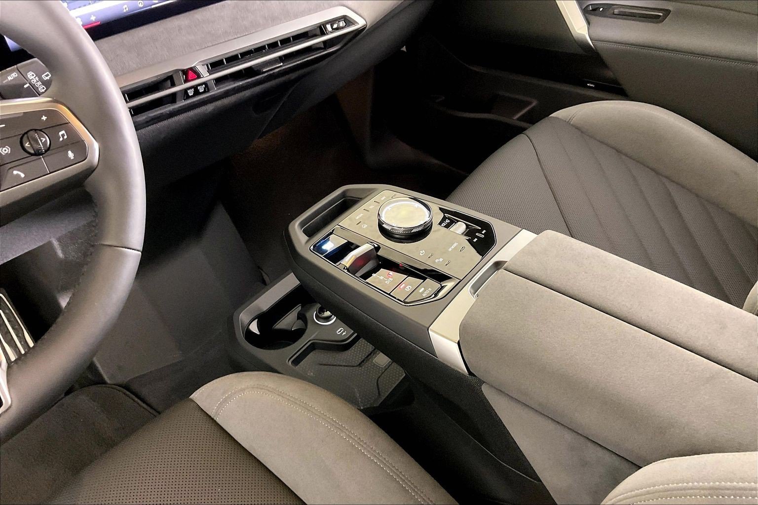 2026 BMW iX 60 - Photo 13