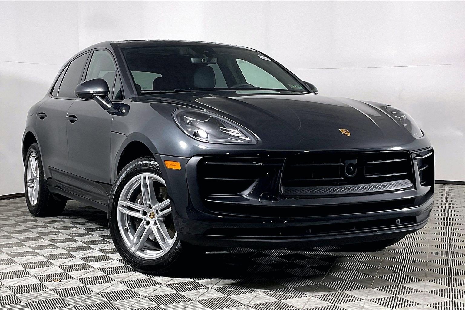 2024 Porsche Macan T's photo