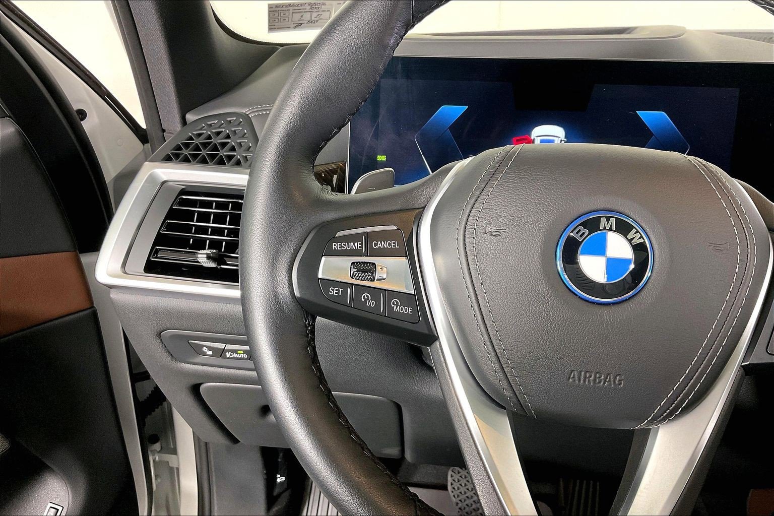 2026 BMW X5 50e - Photo 17