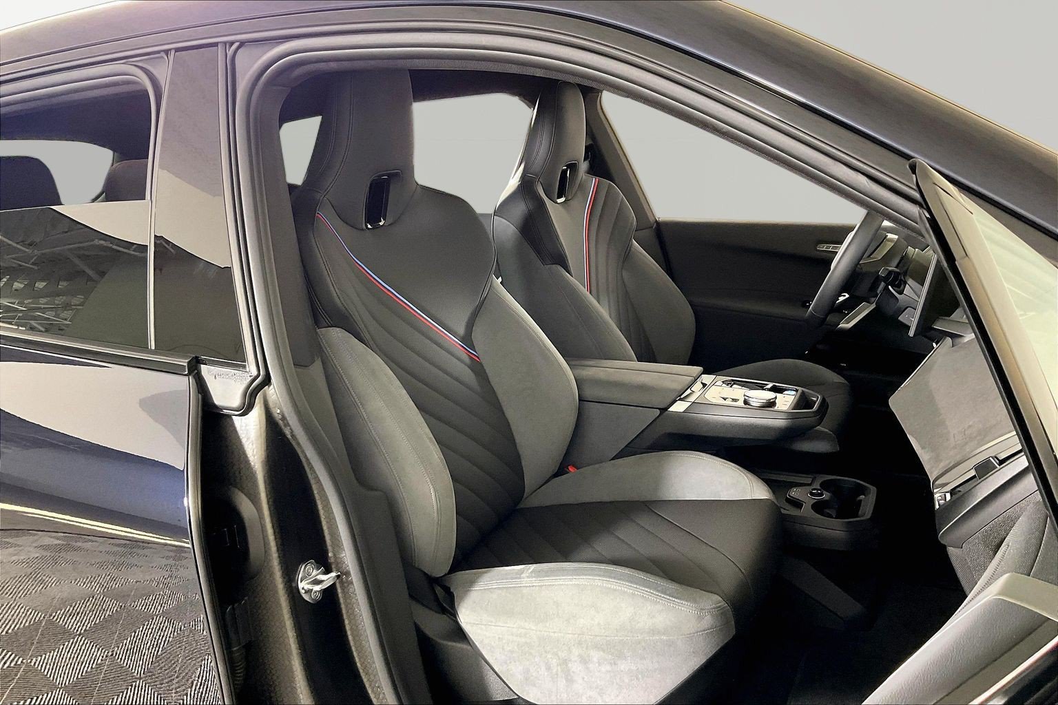 2026 BMW iX 60 - Photo 10