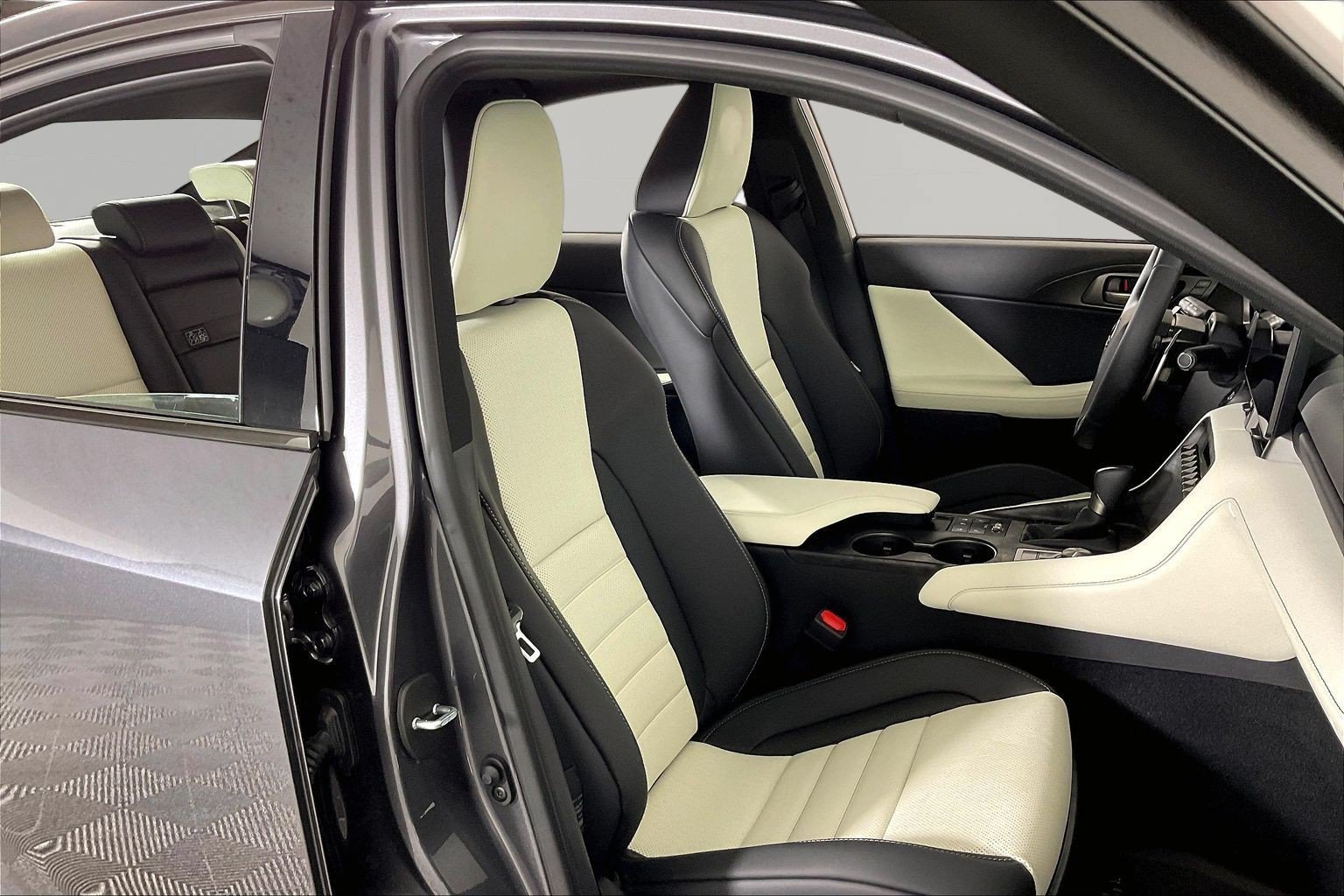 2026 Lexus IS 350 F SPORT - Photo 10