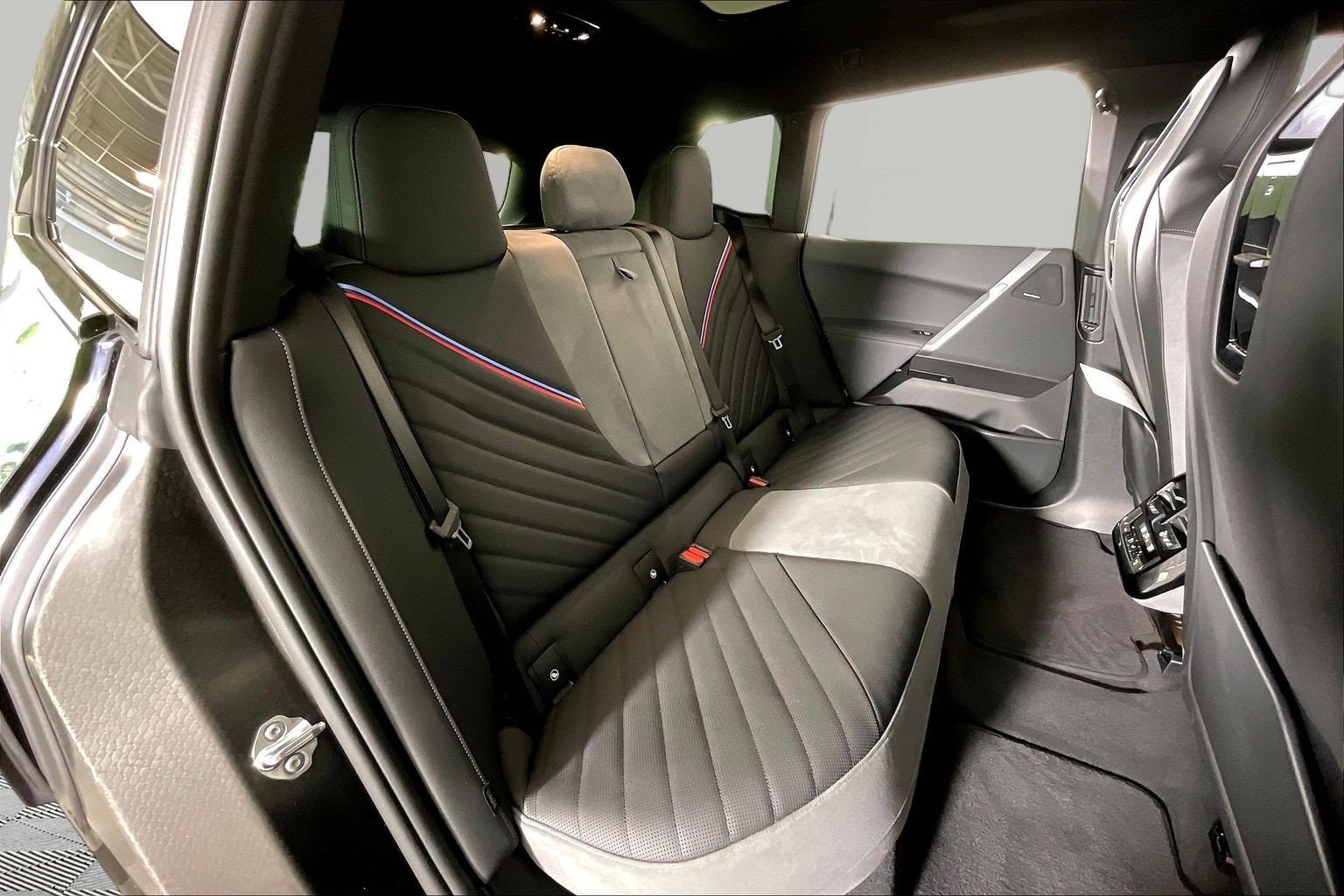 2026 BMW iX 60 - Photo 25