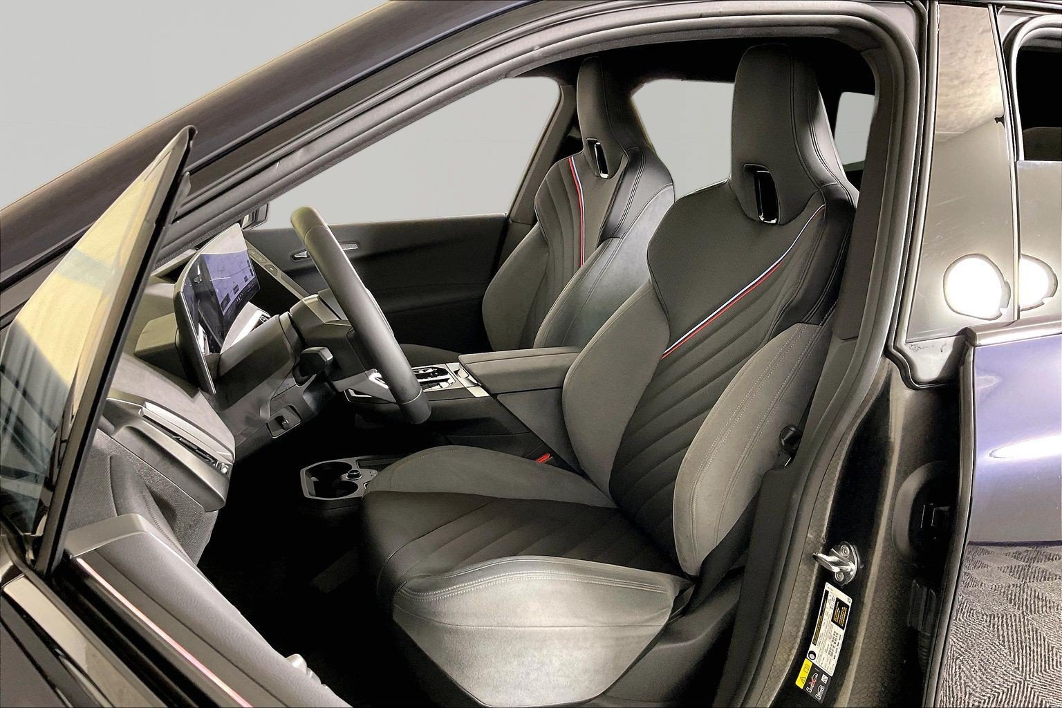 2026 BMW iX 60 - Photo 23