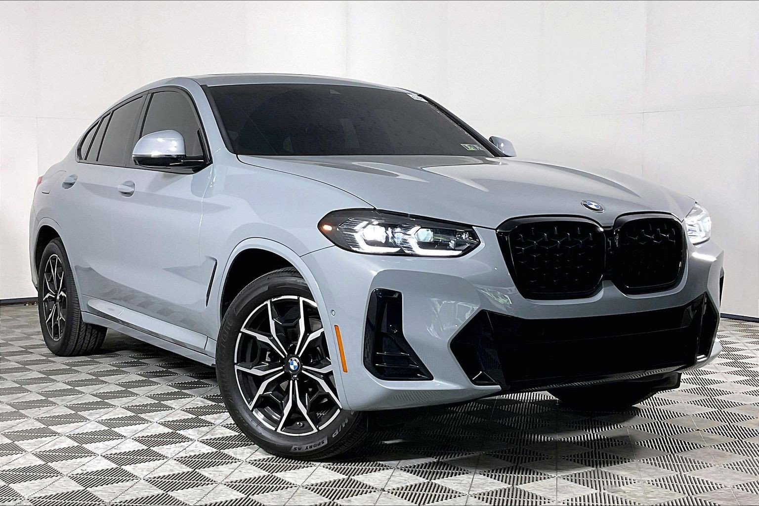 2025 BMW X4 xDrive30i's photo