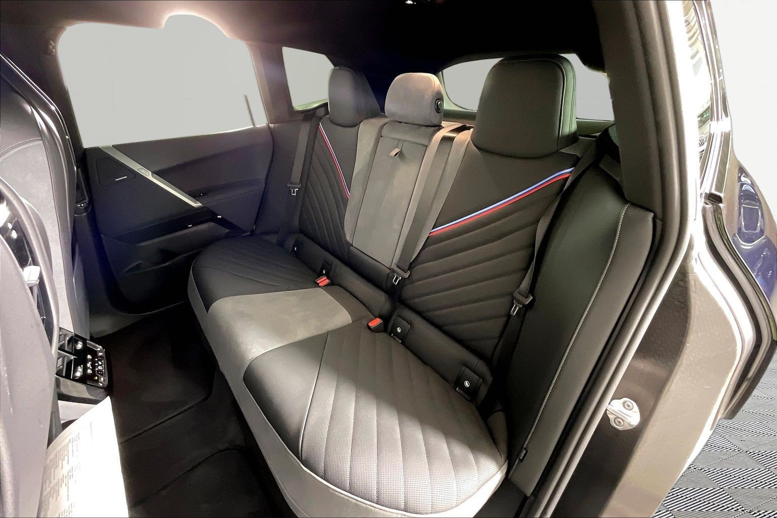 2026 BMW iX 60 - Photo 24