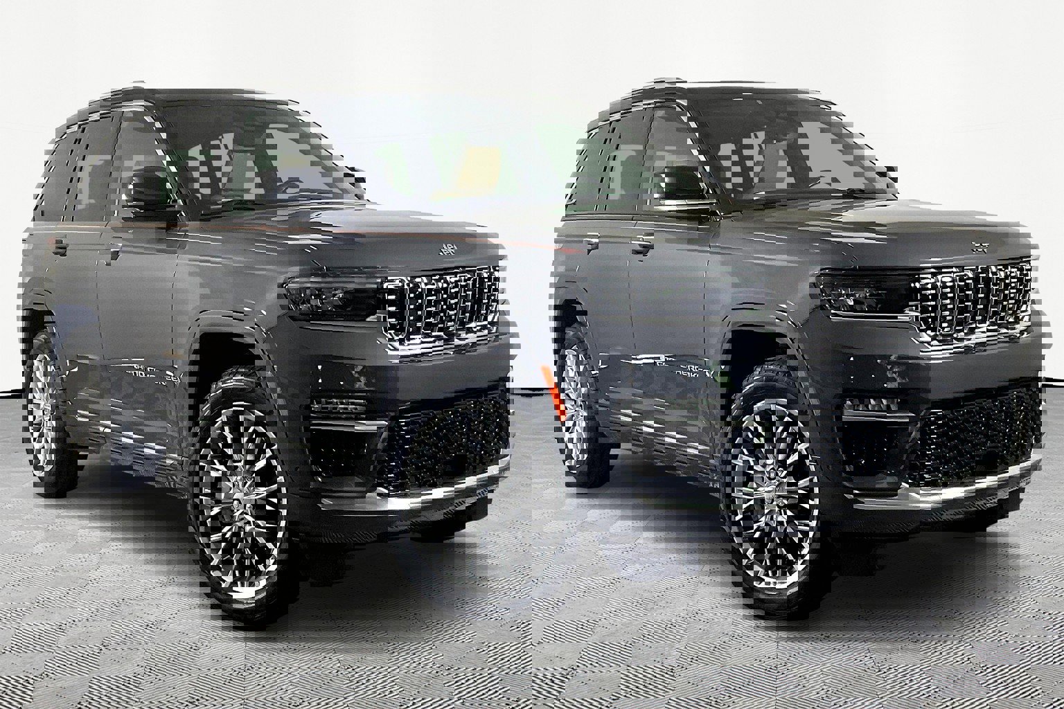 2023 Jeep Grand Cherokee Summit photo 3