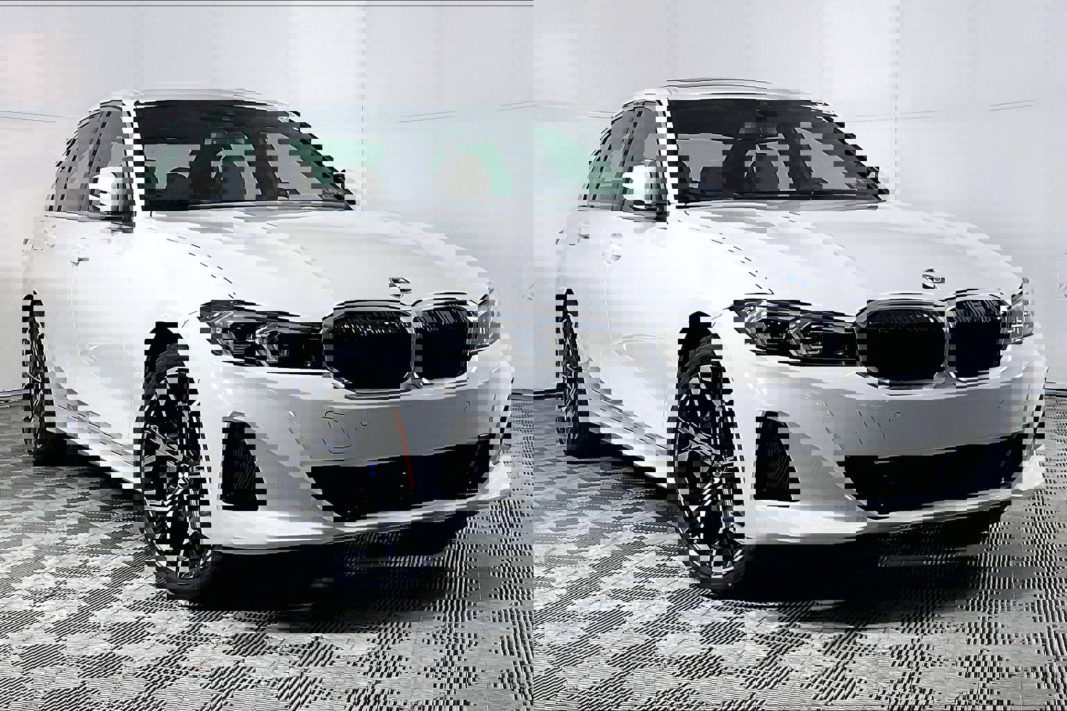 2025 BMW 3 Series 330i's photo