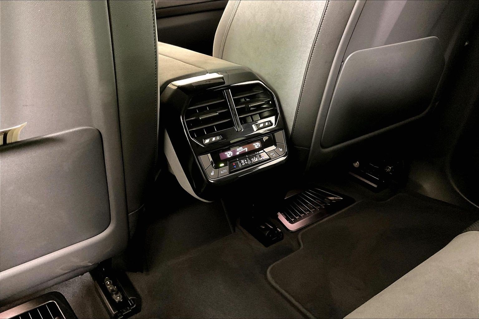 2026 BMW iX 60 - Photo 33