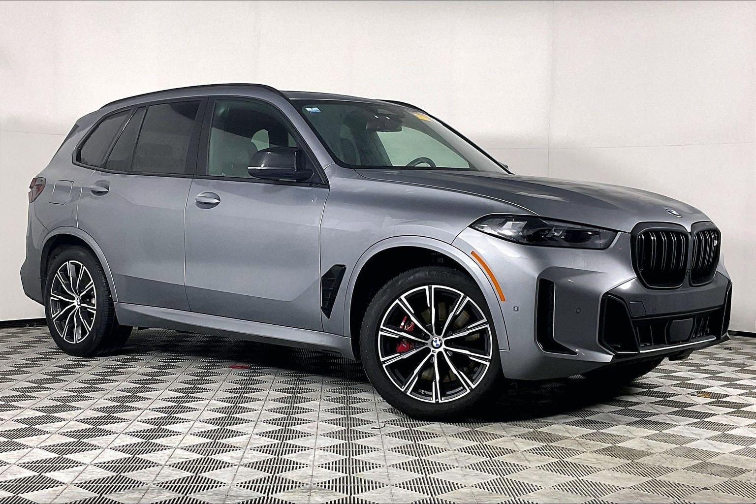 2025 BMW X5 M60i's photo