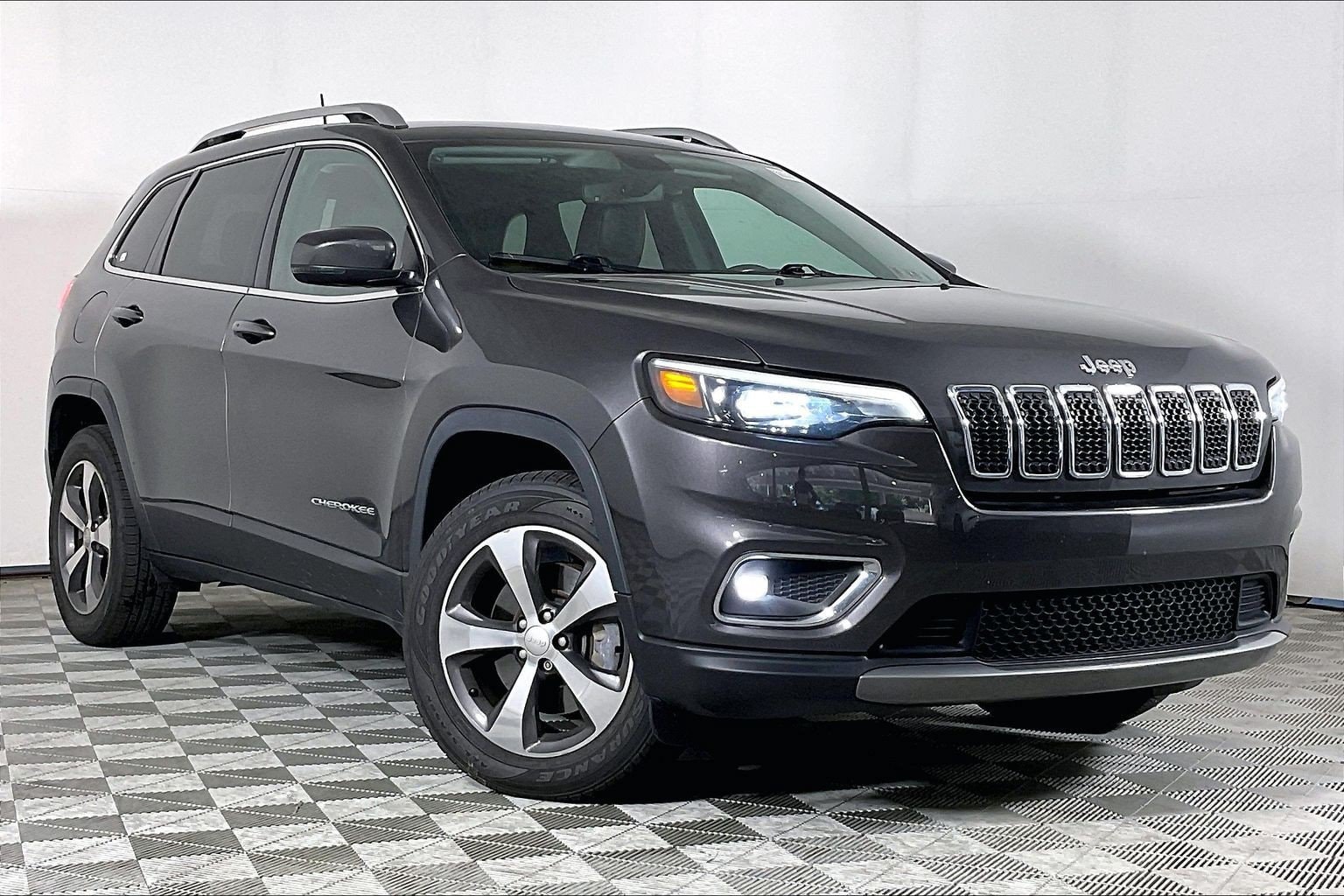 Used 2019 Jeep Cherokee Limited with VIN 1C4PJMDX6KD476601 for sale in Bala Cynwyd, PA