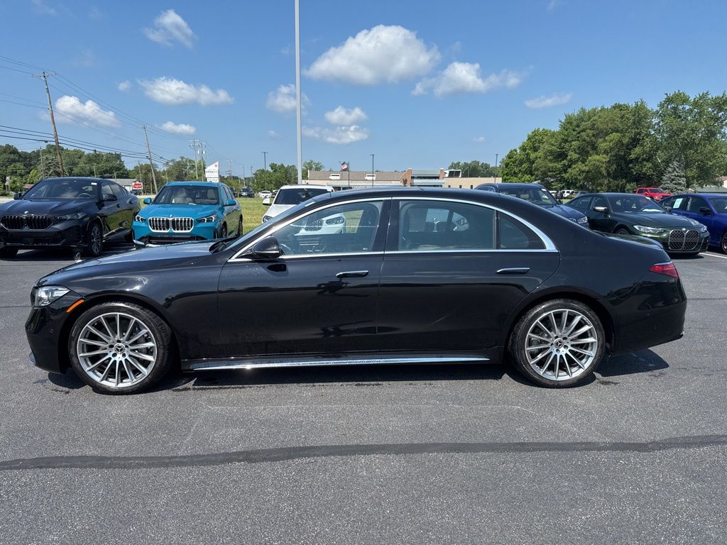 2022 Mercedes Benz S Maybach 580 4MATIC photo 3