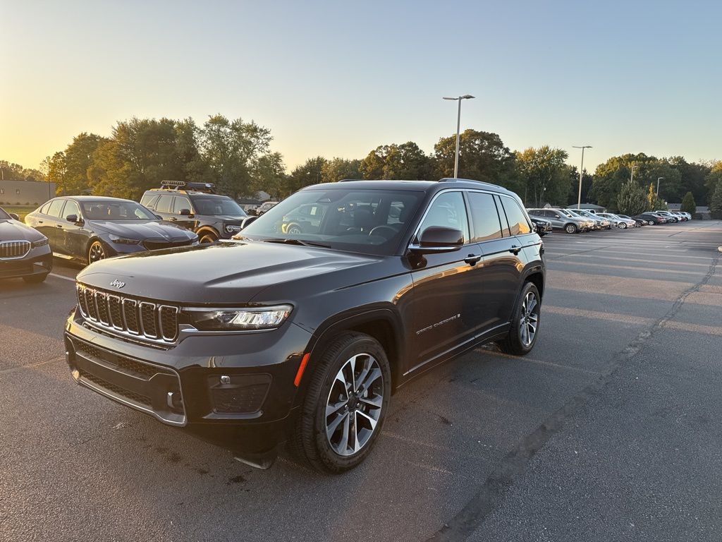 2022 Jeep Grand Cherokee Overland photo 3