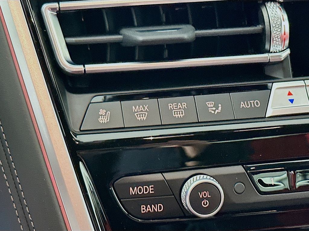 2026 BMW 8 Series 840i - Photo 25