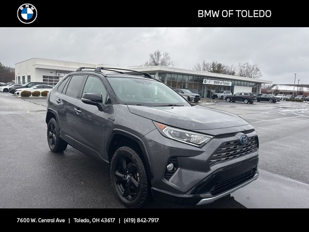 2020 Toyota RAV4 XSE's photo