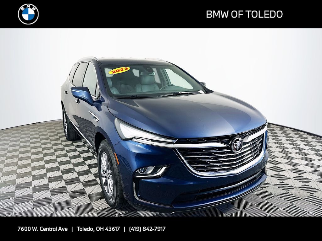 2023 Buick Enclave Essence's photo