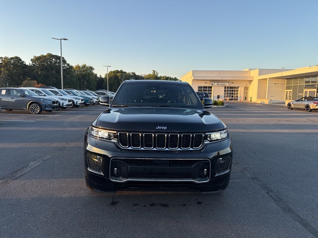 2022 Jeep Grand Cherokee Overland photo 2