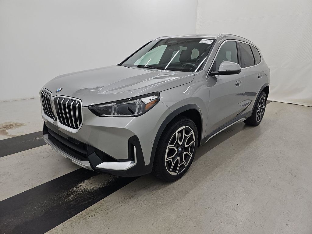 2025 BMW X1's photo