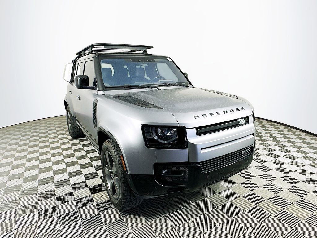 2022 Land Rover Defender X-Dynamic SE's photo