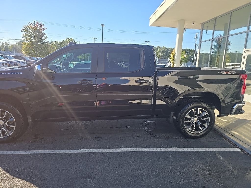 2024 Chevrolet Silverado 1500 LT photo 3