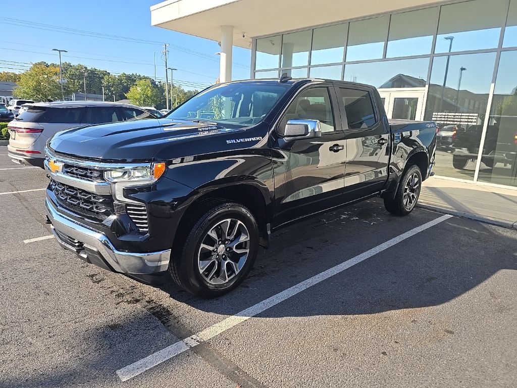 2024 Chevrolet Silverado 1500 LT photo 2