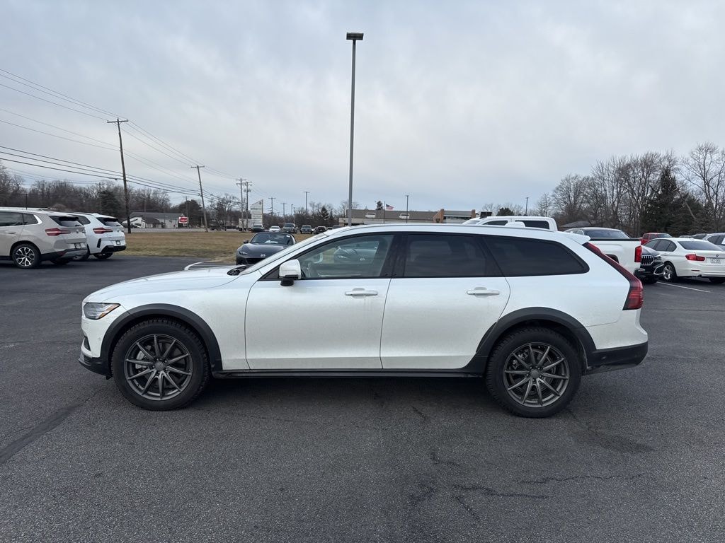 Used 2023 Volvo V90 Cross Country B6 AWD Ultimate Wagon