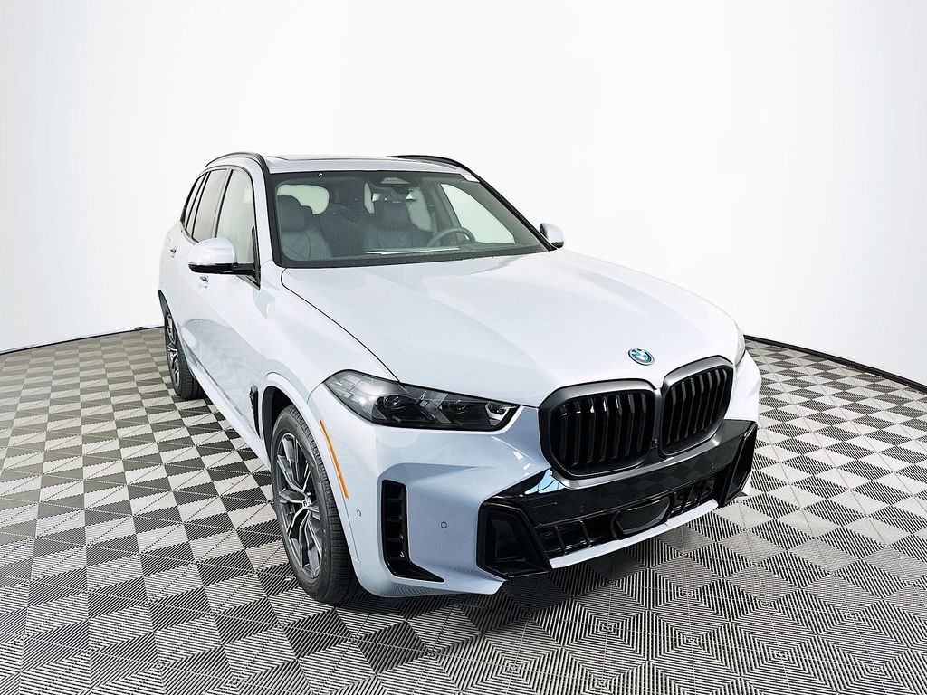 2026 BMW X5 xDrive50e's photo