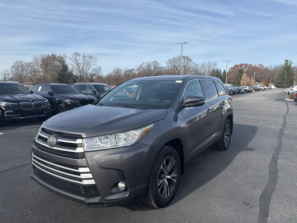 2017 Toyota Highlander LE Plus photo 2