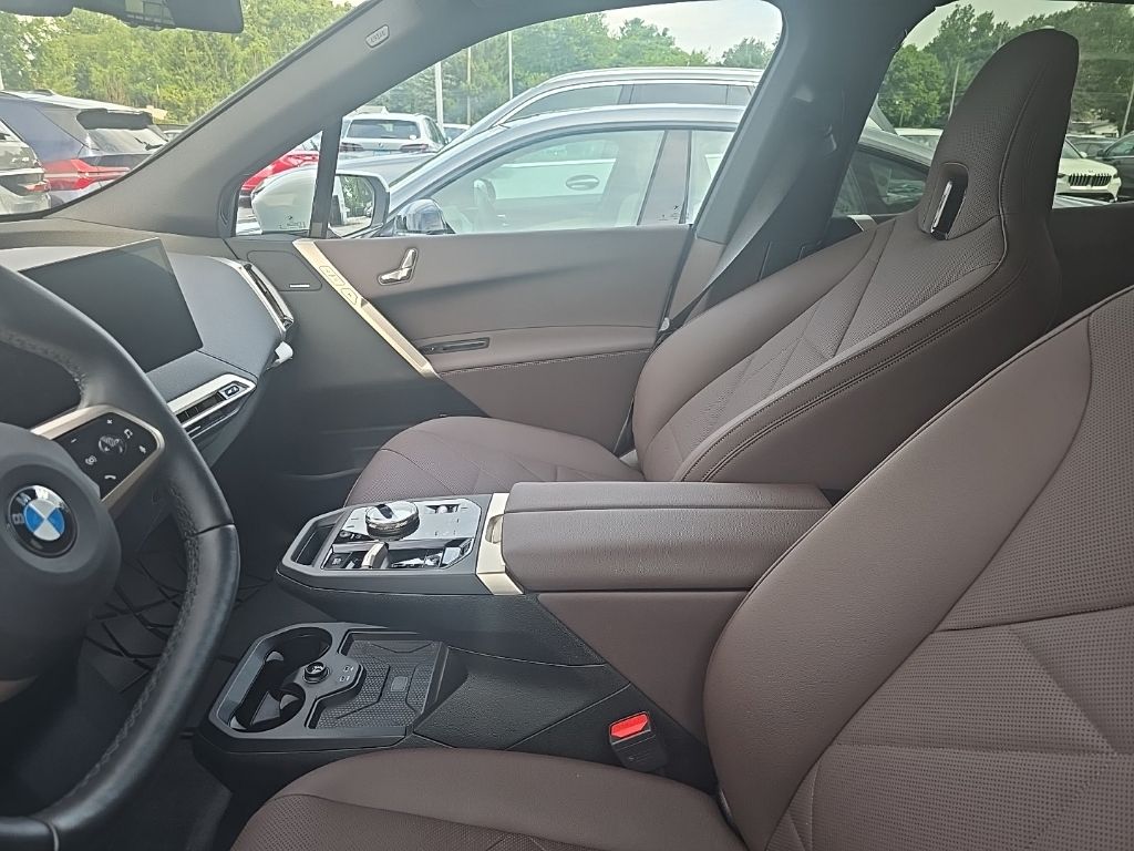 2026 BMW iX 45 - Photo 9