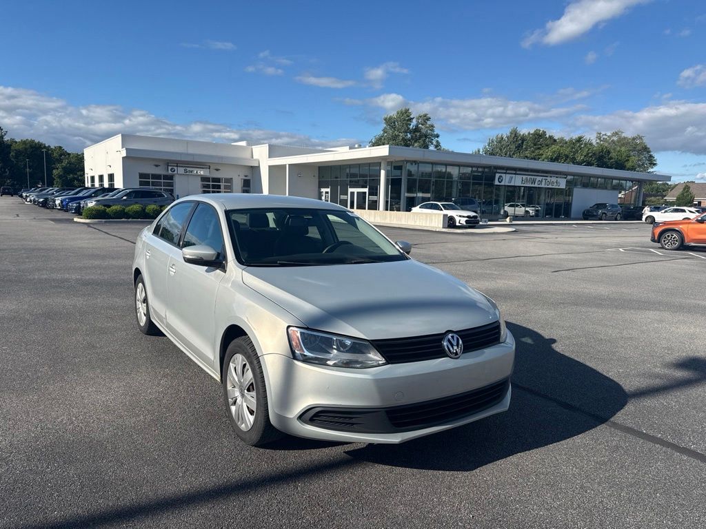 2011 Volkswagen Jetta SE 6AT's photo