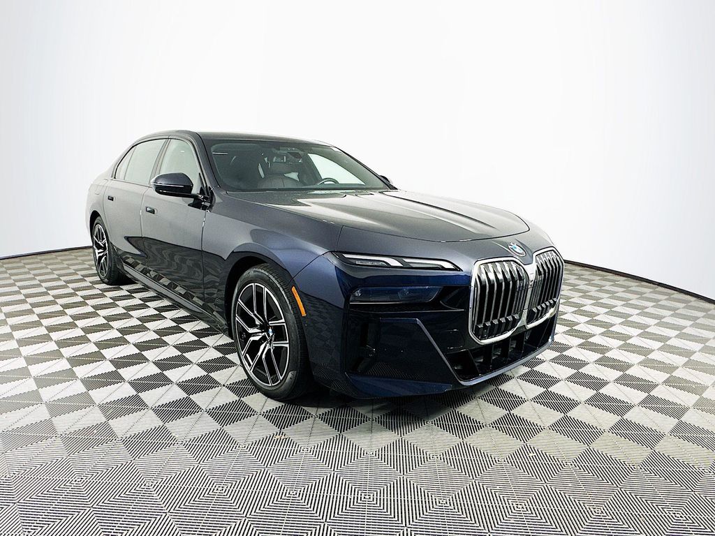 2025 BMW 740i Sedan 