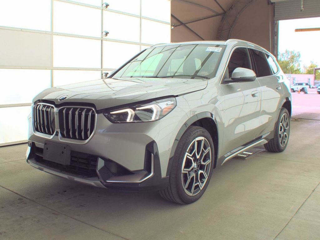 2025 BMW X1's photo