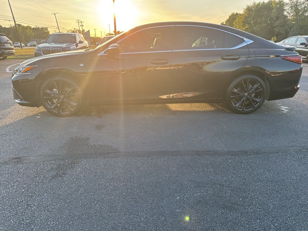 2022 Lexus ES 350 F SPORT photo 4